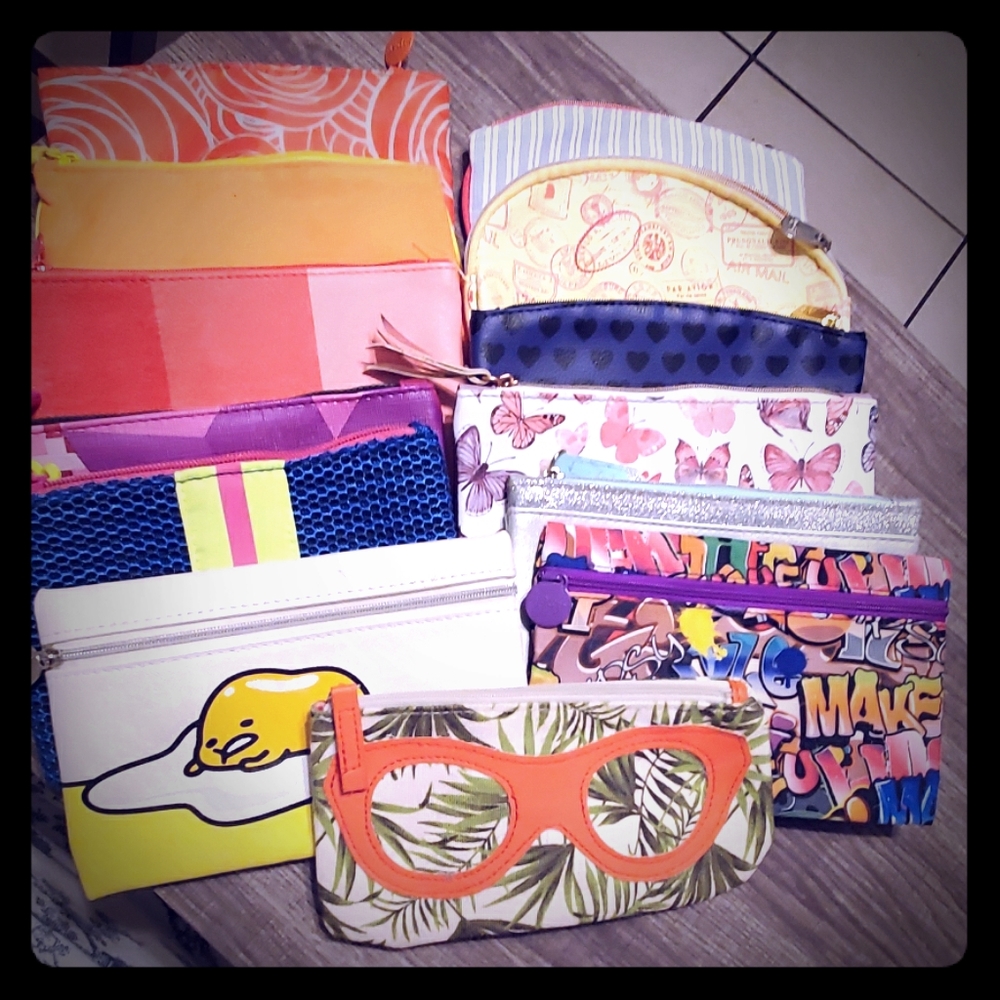Bundle >>13 Make up Bags